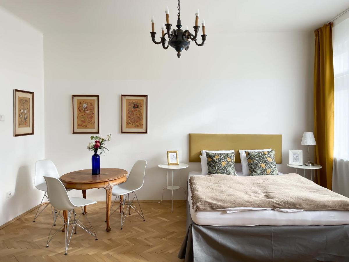 Turnkey I Vintage Terrace Apartment プラハ エクステリア 写真