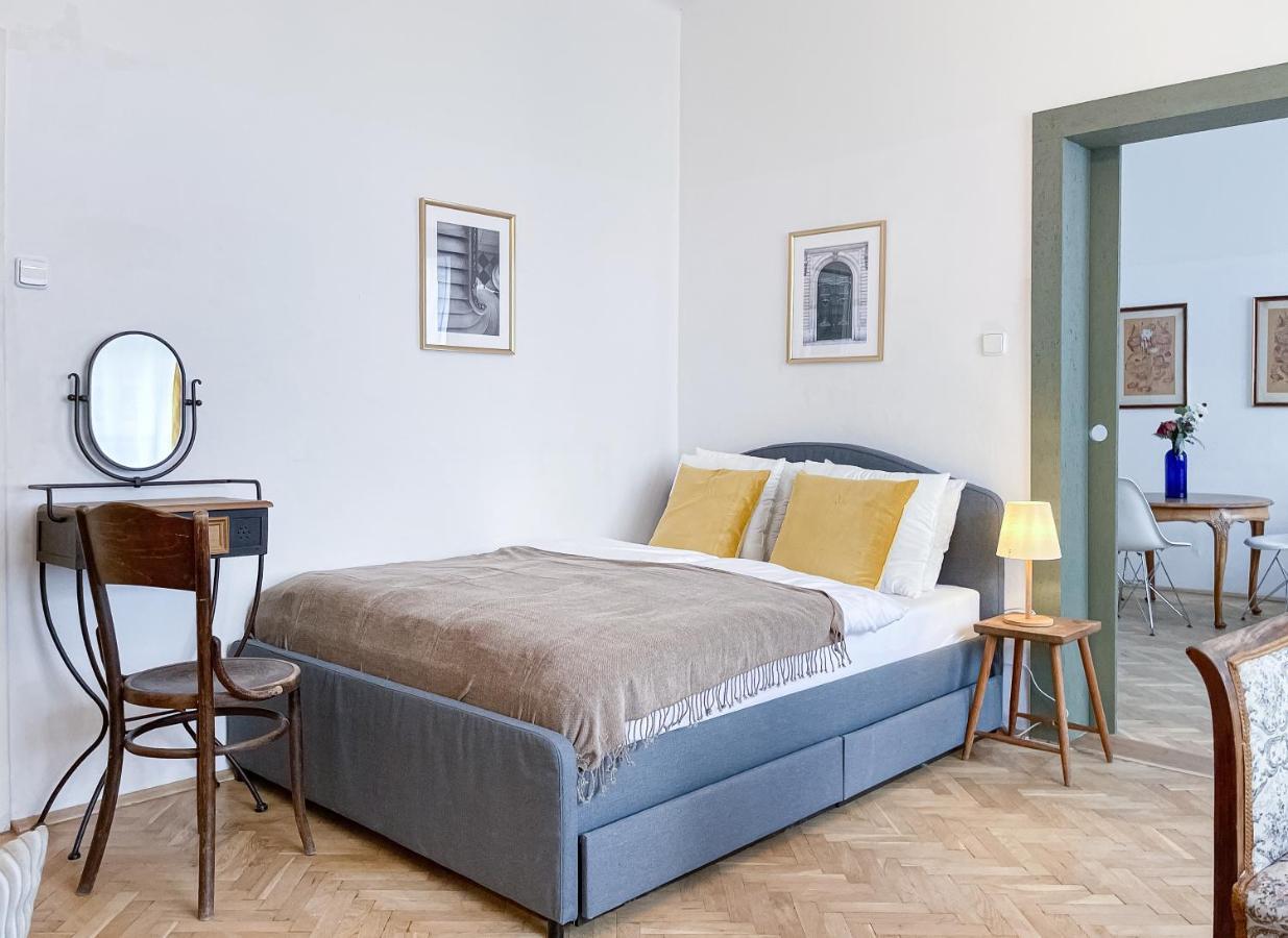 Turnkey I Vintage Terrace Apartment プラハ エクステリア 写真